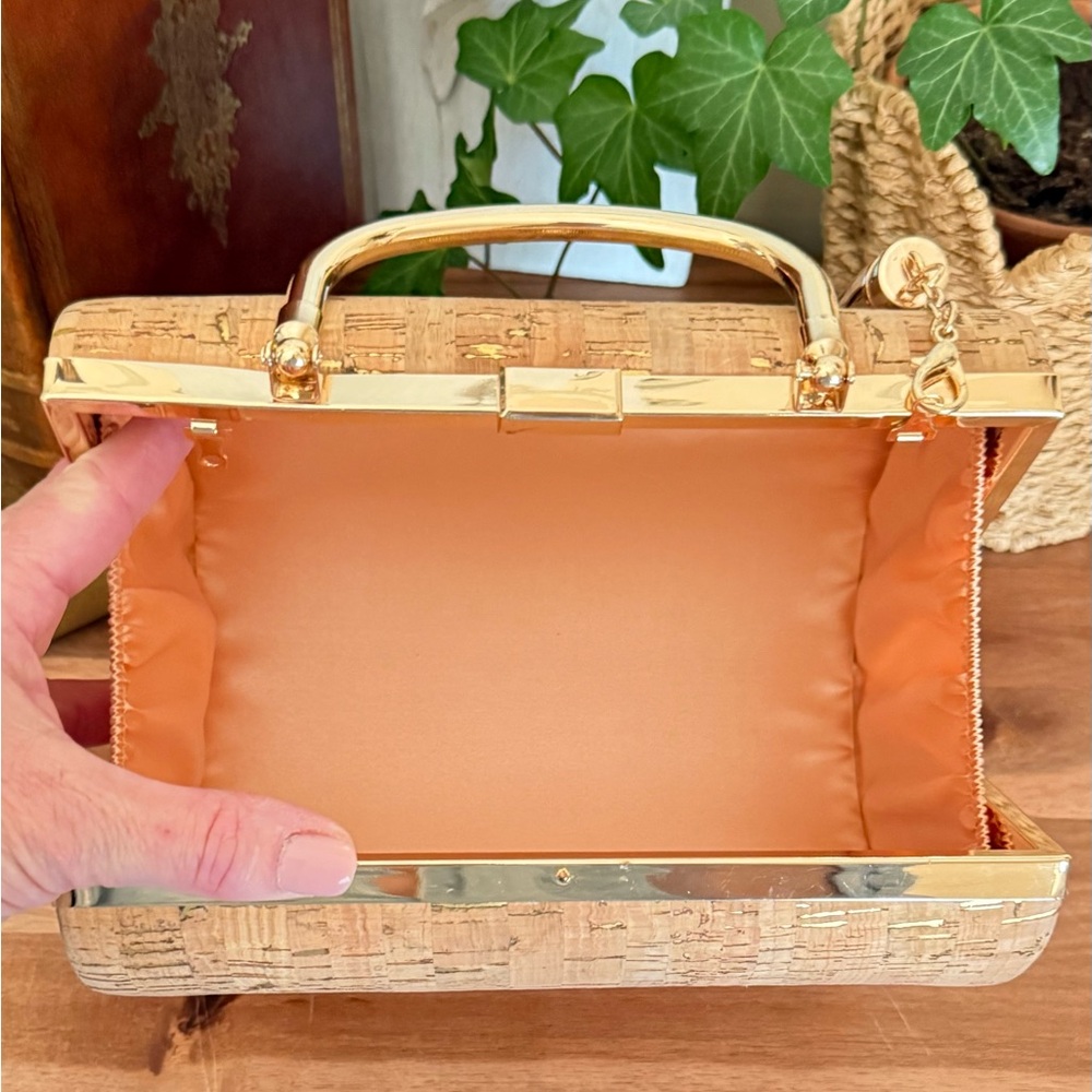 Gorgeous Savannah Cork w/Gold Accents Handbag - Picture 6 of 9